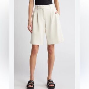 New H&M White Highrise Bermudas Dress Shorts Size 2